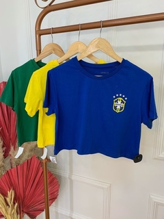 Camiseta cropped na internet