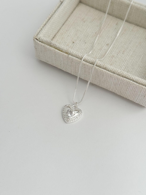 Colar coração borda cravejada