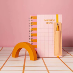 CUADERNO A5 CON PORTALAPICERA