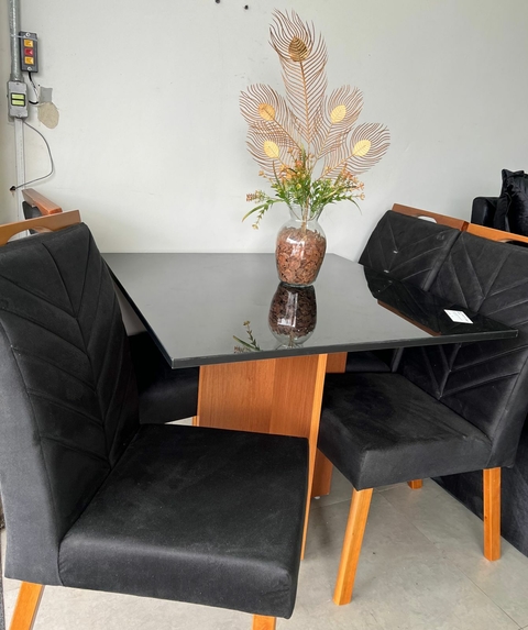 Mesa Los Angeles Canela/Preto 80×120 cm com 4 Cadeiras Eliza Preto