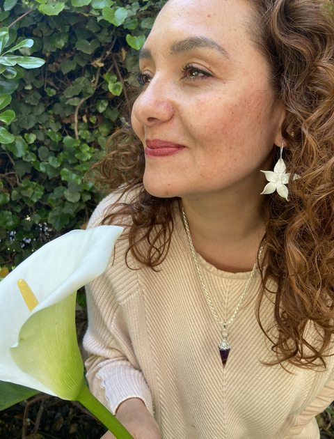 Aros Jazmín hélice blanco argolla acero