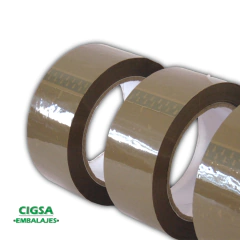 Cinta de embalar marrón en rollos de 48 mm de ancho y 100 mts de largo, presentada en una caja de 36 unidades.