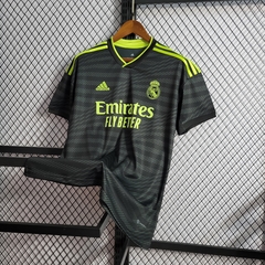 Camisa III do Real Madrid 2022/23 na internet