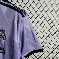Camisa Away do Real Madrid 2022/23 na internet