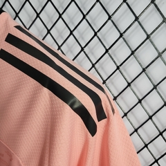 Camisa do São Paulo Rosa 2020/21 na internet