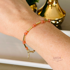 Pulseira em tubos banhados com cristal coral - comprar online