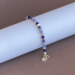 Pulseira exclusiva Lajoá Semijoias e Acessórios, feita com cristais coloridos e entremeios banhados a ouro 18K.