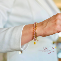 Pulseira Cristal Hematitas e Corrente Banhada a Ouro 18K da Lajoá Semijóias e Acessórios vai transformar o seu visual.
