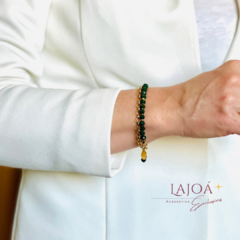 Pulseira Cristal Hematitas e Corrente Banhada a Ouro 18K da Lajoá Semijóias e Acessórios vai transformar o seu visual.