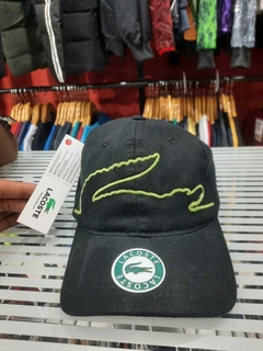 Bonés Lacoste diversas na internet