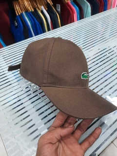 Bonés Lacoste diversas - Saron Distribuidora 