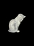 Royal Copenhagen, Dinamarca, gato sentado de porcelana olhando para baixo. Medidas 8 x 4 x 6 cm. na internet