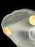 Imagem do Lalique, France, belo gato sentado e olhando para cima de cristal fosco. Medidas 9 x 7 x 6 cm.