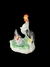 Real, raro e colecionável grupo escultórico de porcelana policromada retratando casal de galos. Medidas 17 x 14 x 10 cm. - comprar online