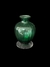 Baccarat, lindo vaso de cristal verde esmeralda com formato bojudo e base circular. Assinado e chancelado na base. Medidas 12,5 x 7 cm. na internet