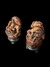 Netsuke, raro par de madeira em formato ovóide ricamente entalhado representando equinos e caprinos sobre base de madeira - comprar online