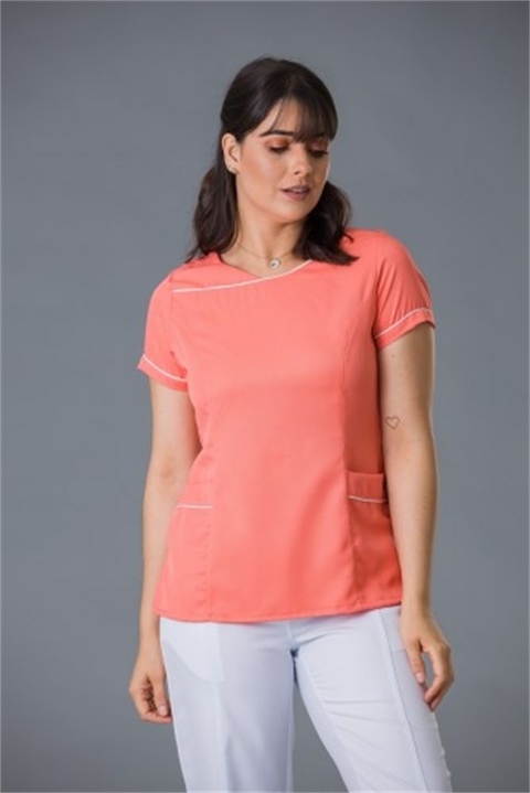 PIJAMA CIRURGICO GABARDINE FEMININO CORAL, GOLA CANOA - NAMASTE