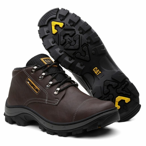 Bota Cat Cano Curto. Marrom