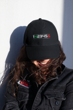Boné "1N23456" na internet