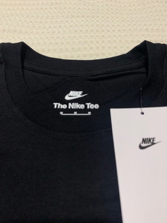 Camiseta Nike Sportswears Preta na internet