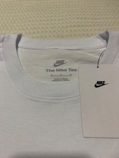 Camiseta Nike Sportswears Branca na internet