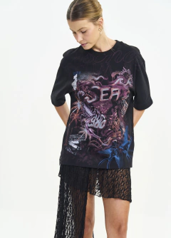 Camiseta Ampla Reta Barra Traseira com Renda