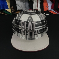 GORRA PLANA CERRADA HIP HOP FLAT FITTY.