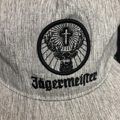 GORRA PLANA REGULABLE JAGERMEISTER. - comprar online