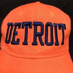 GORRA CURVA REGULABLE DETROIT. en internet