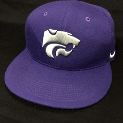 GORRA PLANA CERRADA KANSAS STATE WILDCATS PRIMERA MARCA. - comprar online