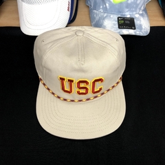 GORRA PLANA REGULABLE USC TROJANS AMERICAN NEEDLE.