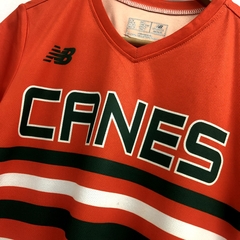 CASACA DAMA DEPORTIVA MLB CANES NEW BALANCE. en internet