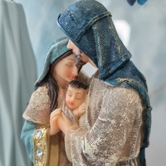 Imagem Sagrada Família pequena 20cm afetuosa em Resina importada José Beijando Maria tradicional - loja Frei Mariano