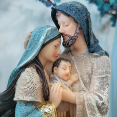 Imagem Sagrada Família pequena 20cm afetuosa em Resina importada José Beijando Maria tradicional na internet