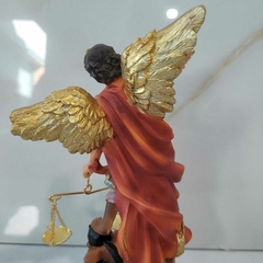 São Miguel Arcanjo com Balança 20cm Resina importada Premium Rica em Detalhes Oratório Decoração - comprar online