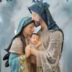 Imagem Sagrada Família pequena 20cm afetuosa em Resina importada José Beijando Maria tradicional - comprar online