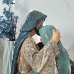 Imagem Sagrada Família Afetuosa 30cm Resina importada Fina com Pedraria e Manto Estilo Antigo na internet