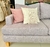 Sillón Kansas Gris Perla con almohadones decorativos rosa y beige