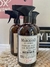 Botellas de aromatizador en spray Marchand D'Aromes para ambientes y telas, con etiquetas detalladas en español y francés.