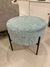 Sillón puff Marlon de color azul claro con patas negras, ideal para cualquier ambiente.