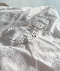 Bracelete Circular na internet
