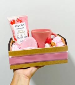 Presente Frutas Vermelhas (Hidratante + Caneca + Sabonete em Barra) - loja online