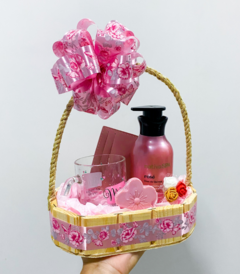 Presente Rosé (Hidratante + Caneca + Porta Cartão + Sabonete) - Ana's Empório Cosméticos