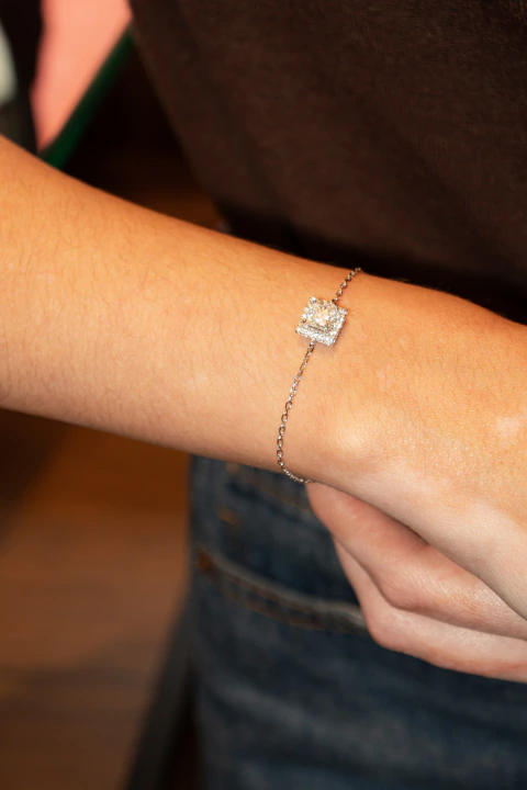 Pulseira com pingente Quadrado