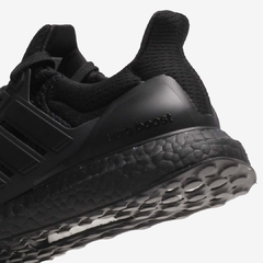 Adidas Ultraboost 1.0 “Black” na internet