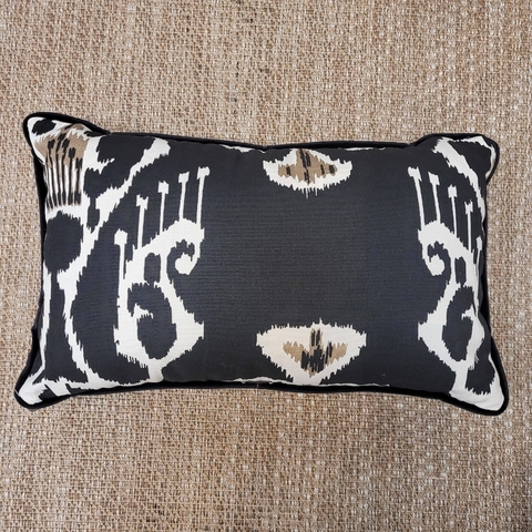 Almofada Cheia Preto e Branco com Debrum 50x30