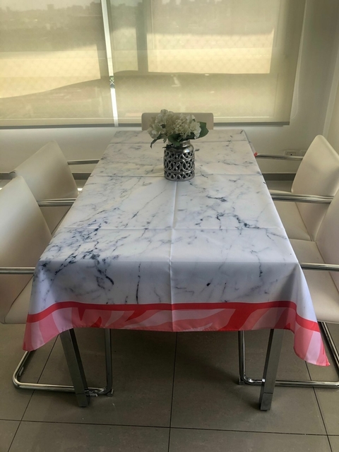 Marmol con bordes rojos