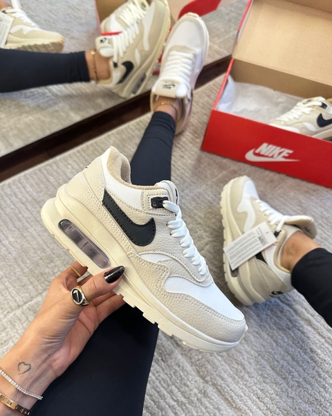 NIKE AIR MAX 01