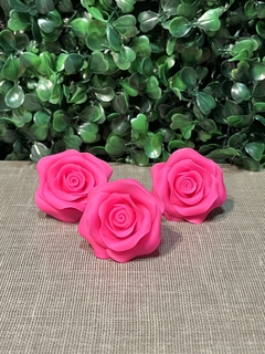 Enfeite Trio Rosas em biscuit - comprar online
