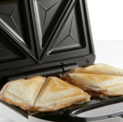 Imagen de Sandwichera Y Waflera 2 en 1 Con Placas Intercambiables Antiadherentes Smartlife